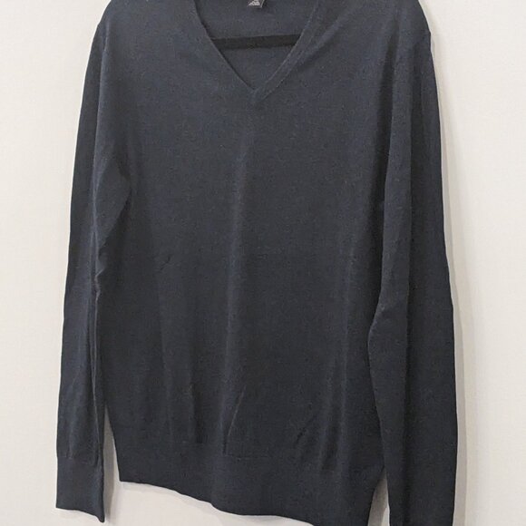 Banana Republic Men's Navy Blue V-Neck Sweater - Size Medium - Picture 3 of 5